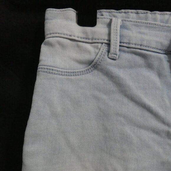 OLD NAVY - Stretch | 12 regular | Ballerina 360° Stretch Light Wash Bermuda Jean - Picture 3 of 14